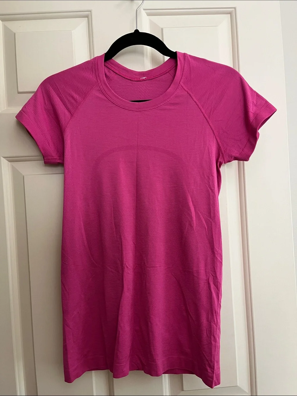 Lululemon Women’s Swiftly short sleeve Fuchsia Pink size 6